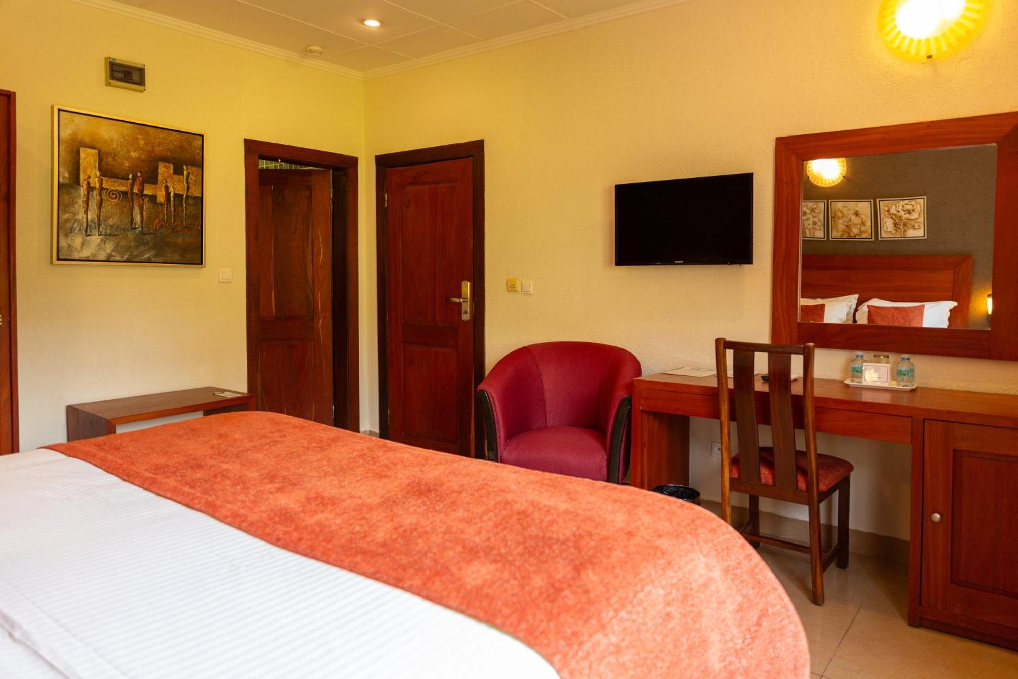 Hotel Du Lac Cotonou Exterior photo